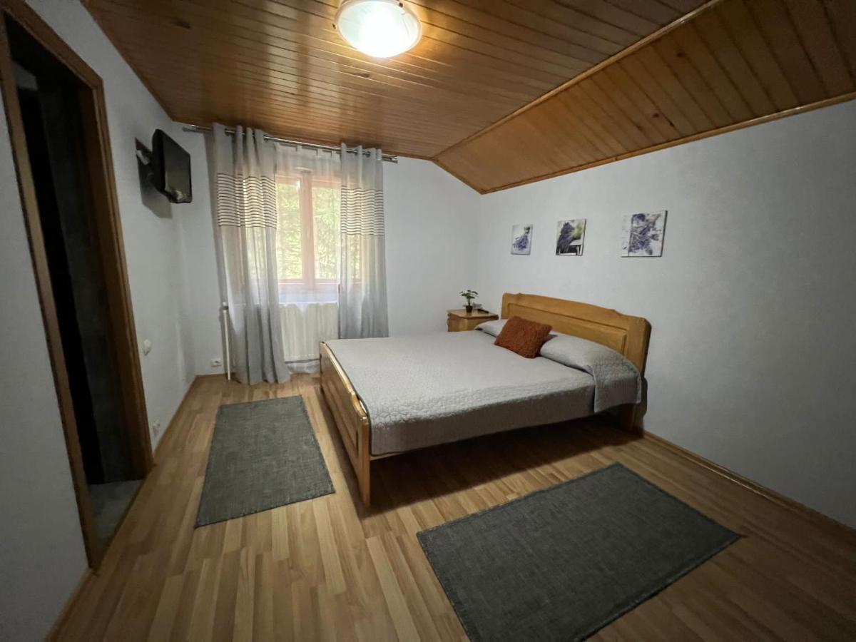 Pensiunea Lu' Movila Durau Exteriör bild